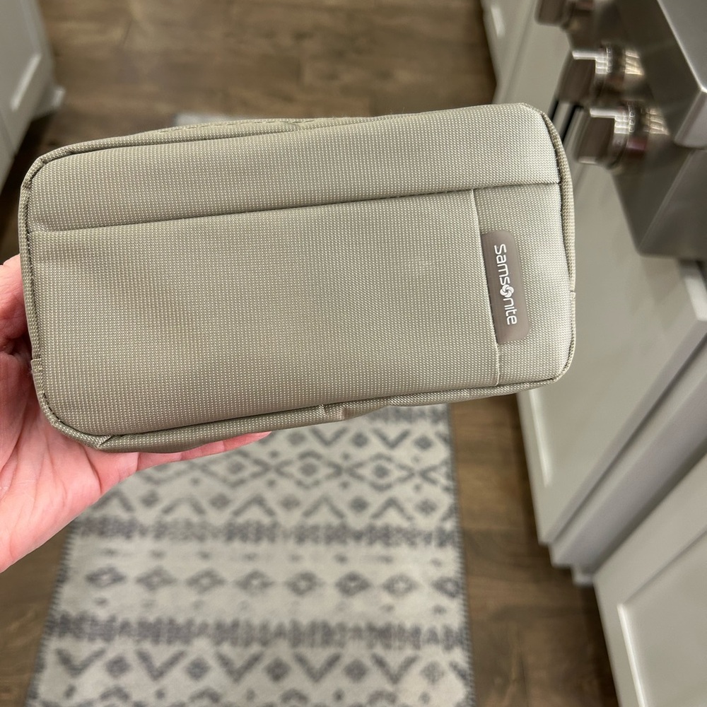New Samsonite Men's Beige Toiletry Bag